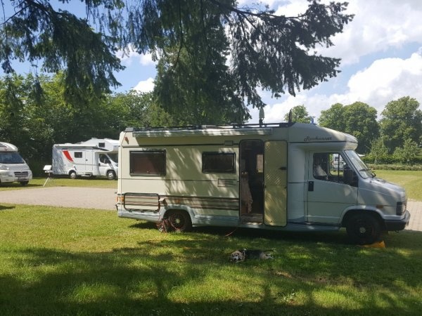 Wohnmobilstellplatz Alte Oberförsterei — Area Autocaravanas in Ottenstein