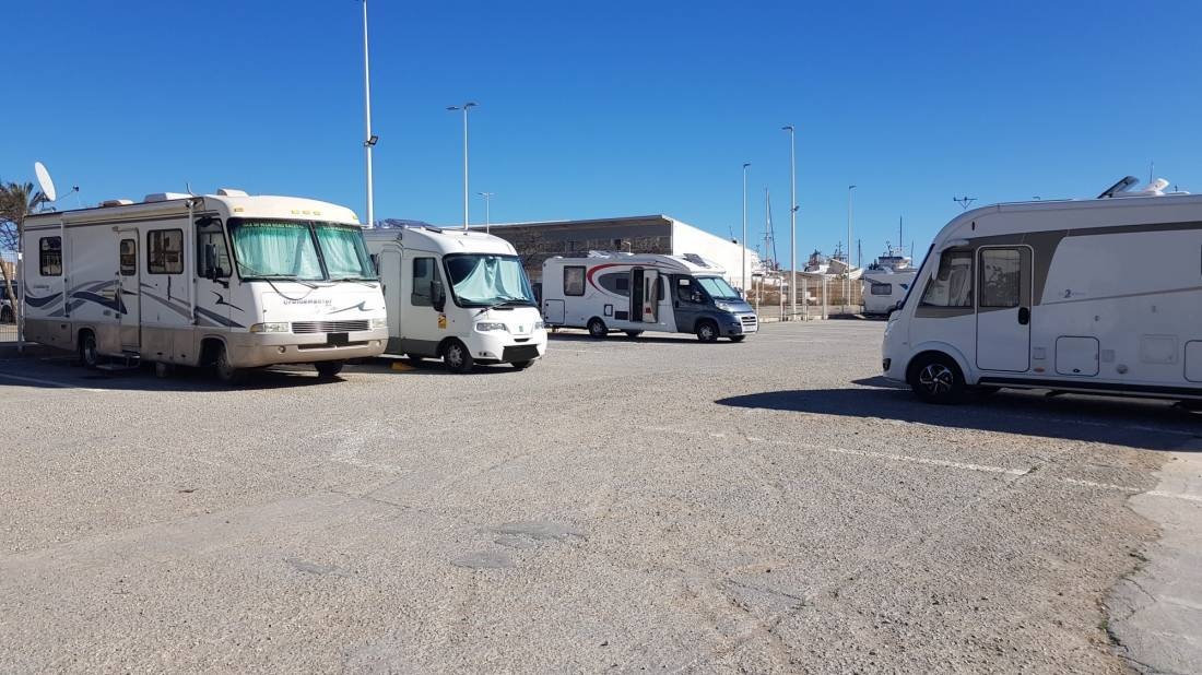 Autocaravanas Puerto de Caleta de Vélez — Bobilplass in Caleta de Vélez, Málaga