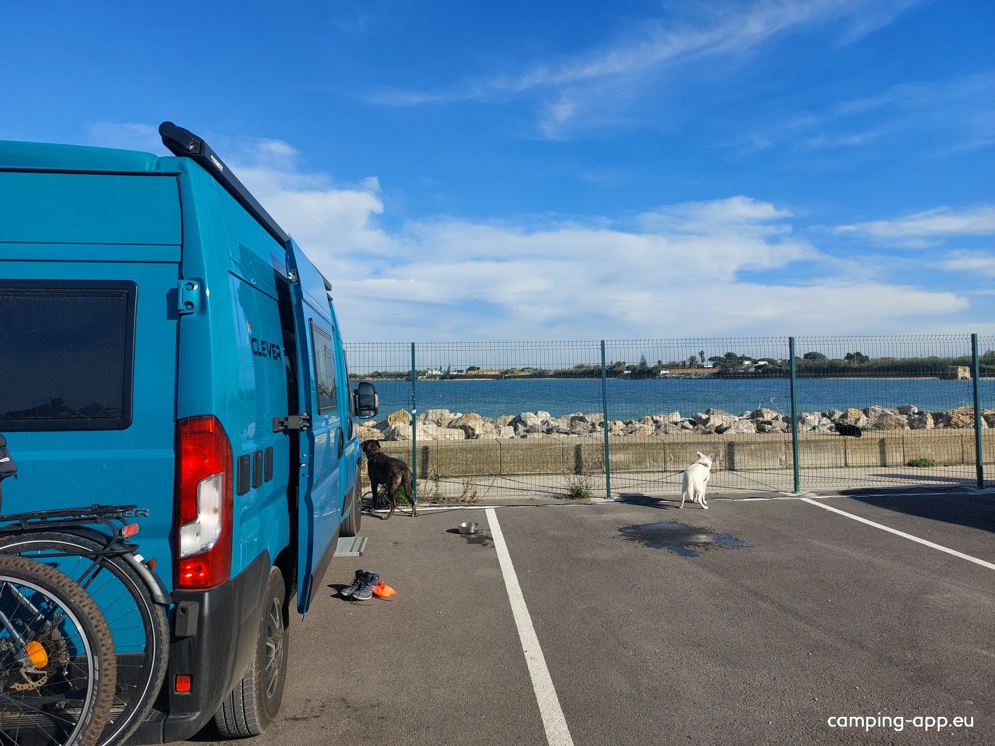 Autocaravanas Puerto de Chipiona — Camperplads in Chipiona