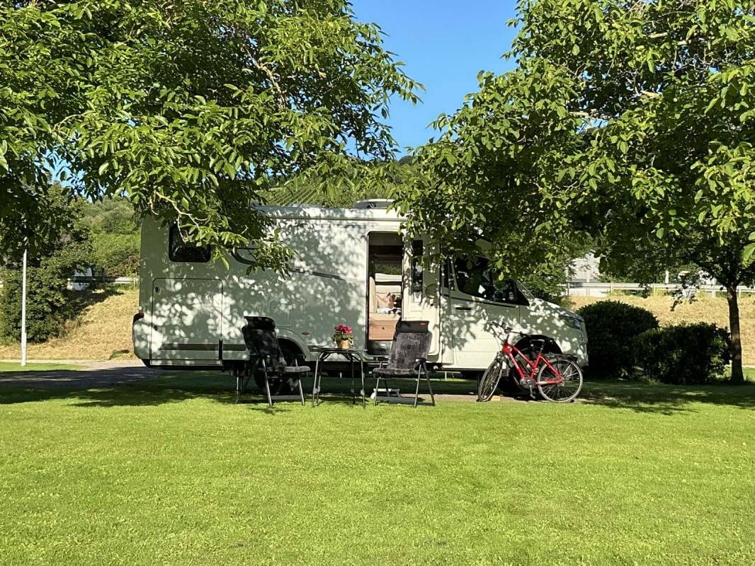 Stellplatz An den 2 Pappeln Ensch — Campervan Site in Ensch