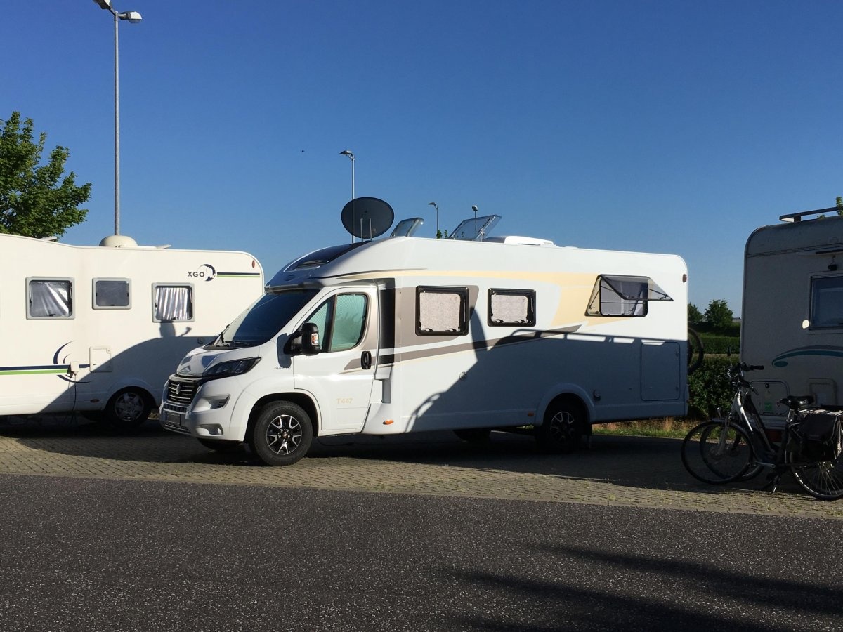 Stellplatz am Parkbad Wassenberg — Karavan Sitesi in Wassenberg