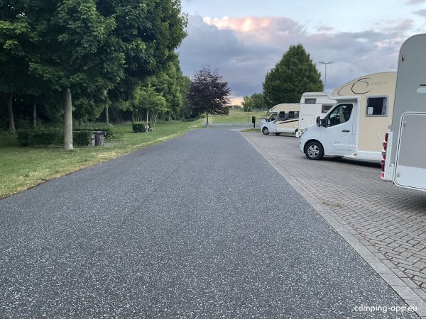 Stellplatz am Parkbad Wassenberg — Fotoğraf 3