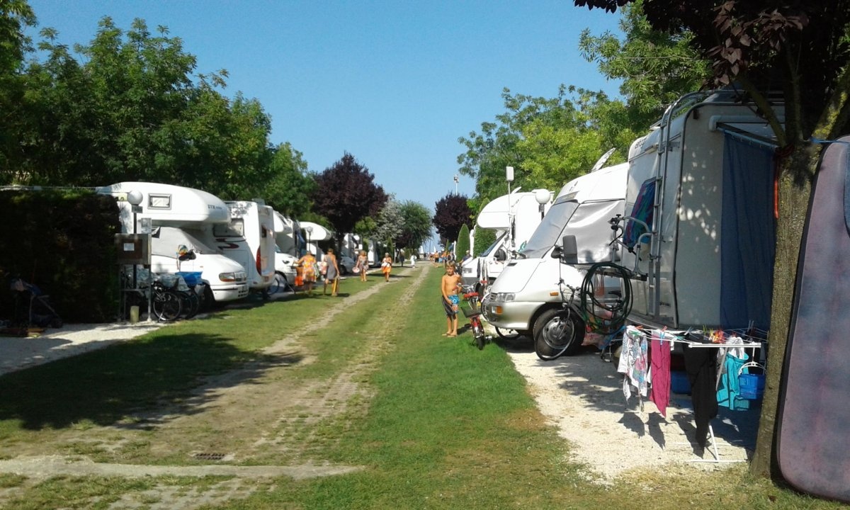 Parking delle Robinie — Stellplatz in Bellaria-Igea Marina