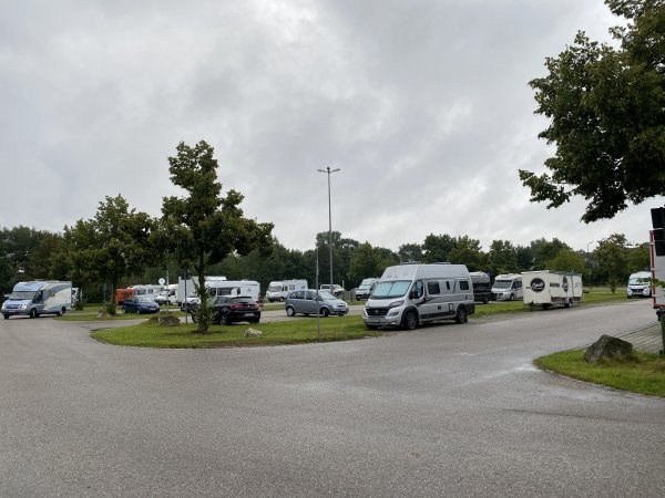 Wohnmobilstellplatz Am Braunweiher Manching — Sp. parking dla kamperów in Manching-Manching