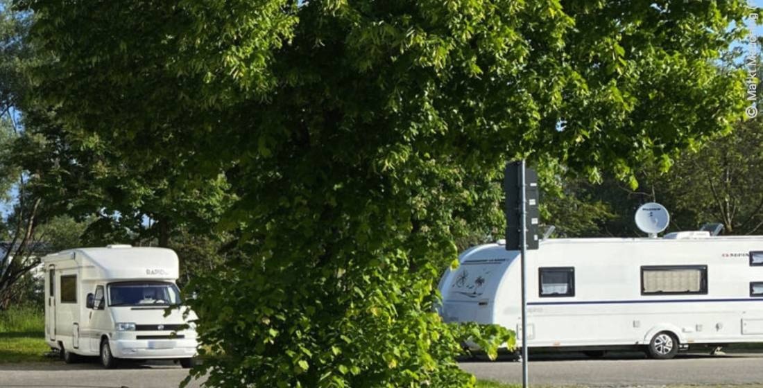 Stellplatz Am Braunweiher — Camperplads in Manching
