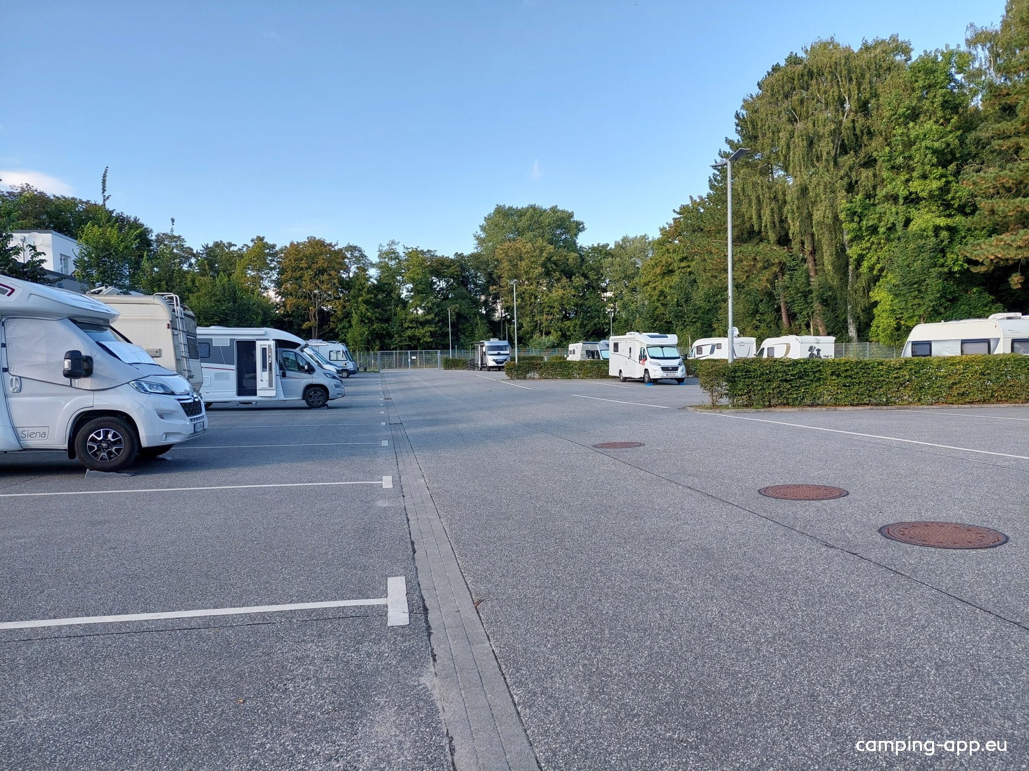 Stellplatz Passathafen Priwall — Aire camping car in Lübeck