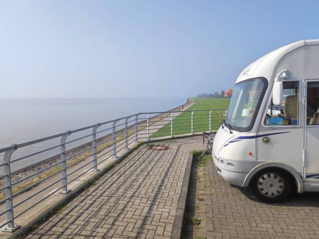 Fliegerdeich West Wilhelmshaven — Aparcamiento para pernocta in WHV