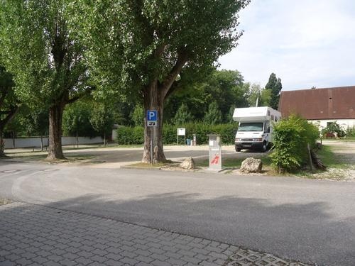 Stellplatz an der Fackelmann Therme Hersbruck — Camperplads in Hersbruck