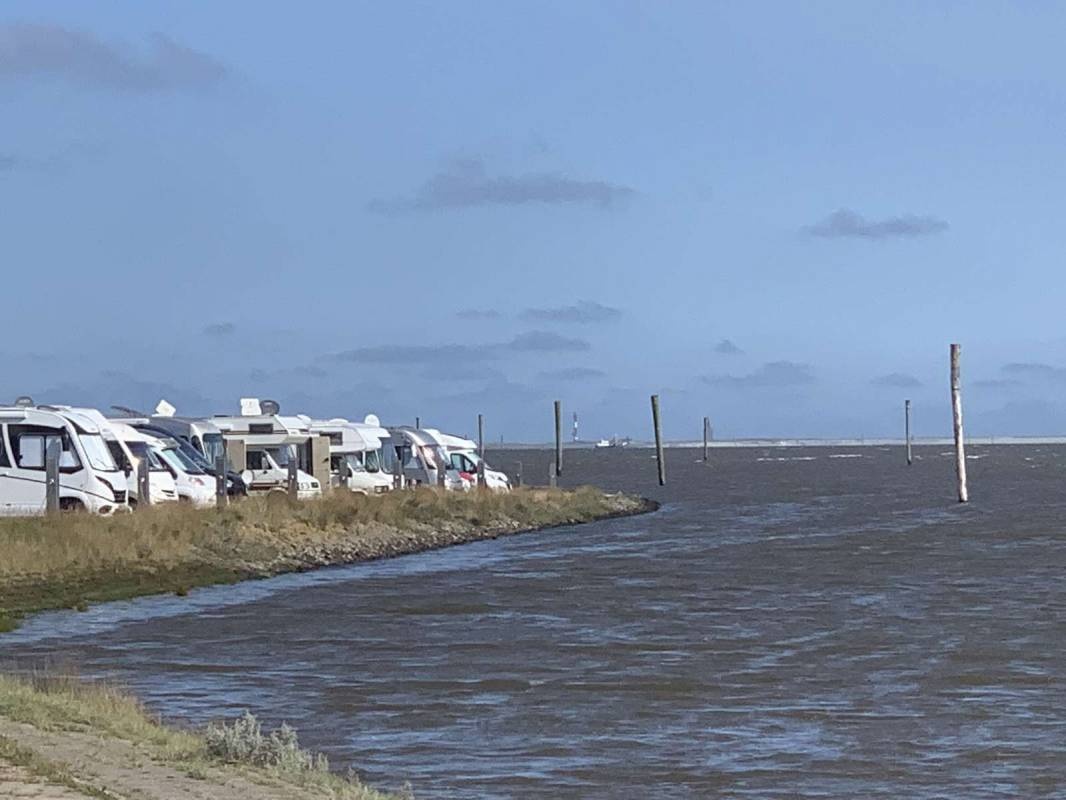 Stellplatz an der Mole Harlesiel — Ställplats in Wittmund