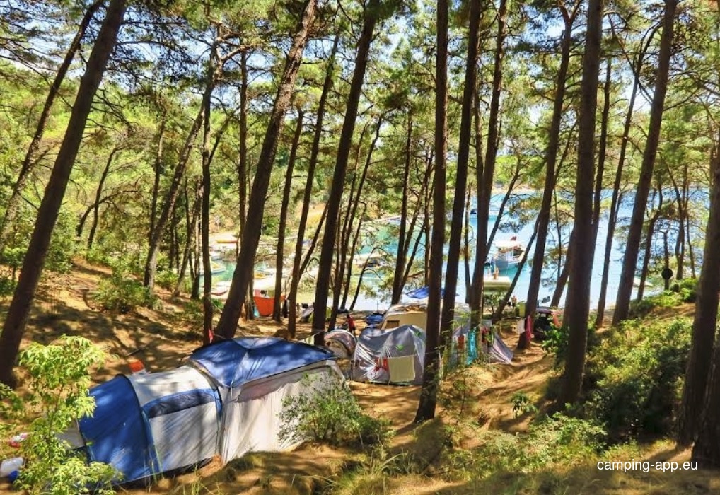Campsite Bijar — Campingplatz in Nerezine