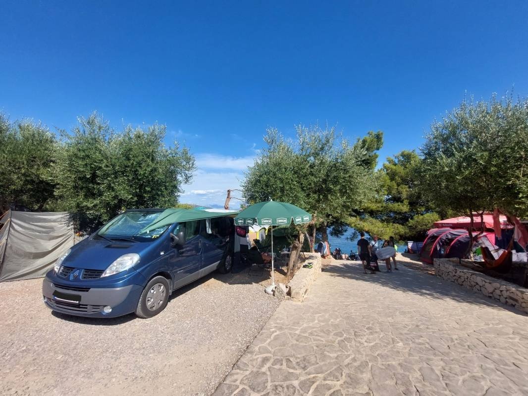 Labaduša ** — Kamp yeri in Okrug Gornji