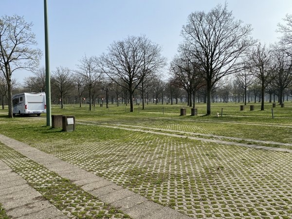 Stellplatz Messeparkplatz P1 Düsseldorf — Місце для кемперів in Düsseldorf