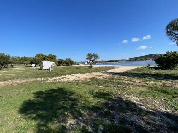 Autocamp Plitka vala — Cámping in Betina