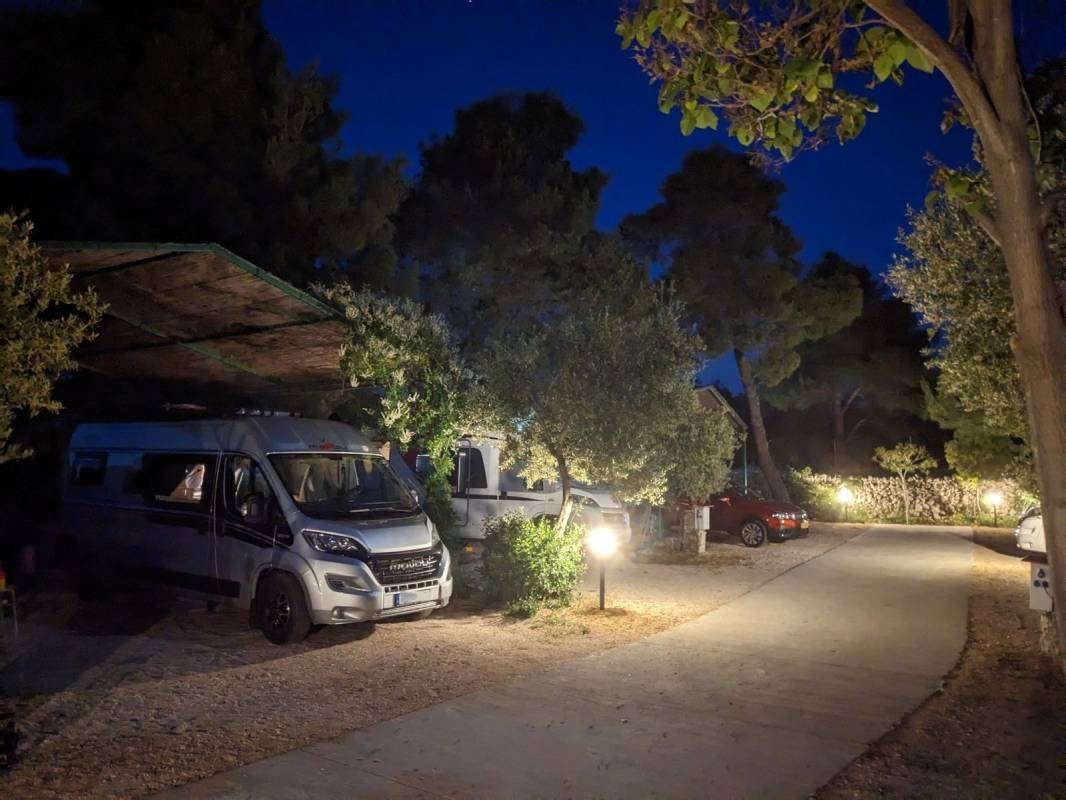 Auto Camp Sani — Campingplass in Brodarica