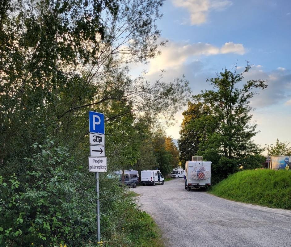 Wohnmobilstellplatz Freizeit- und Gesundheitsbad Wonnemar Sonthofen — Sítio para autocaravanas in Sonthofen