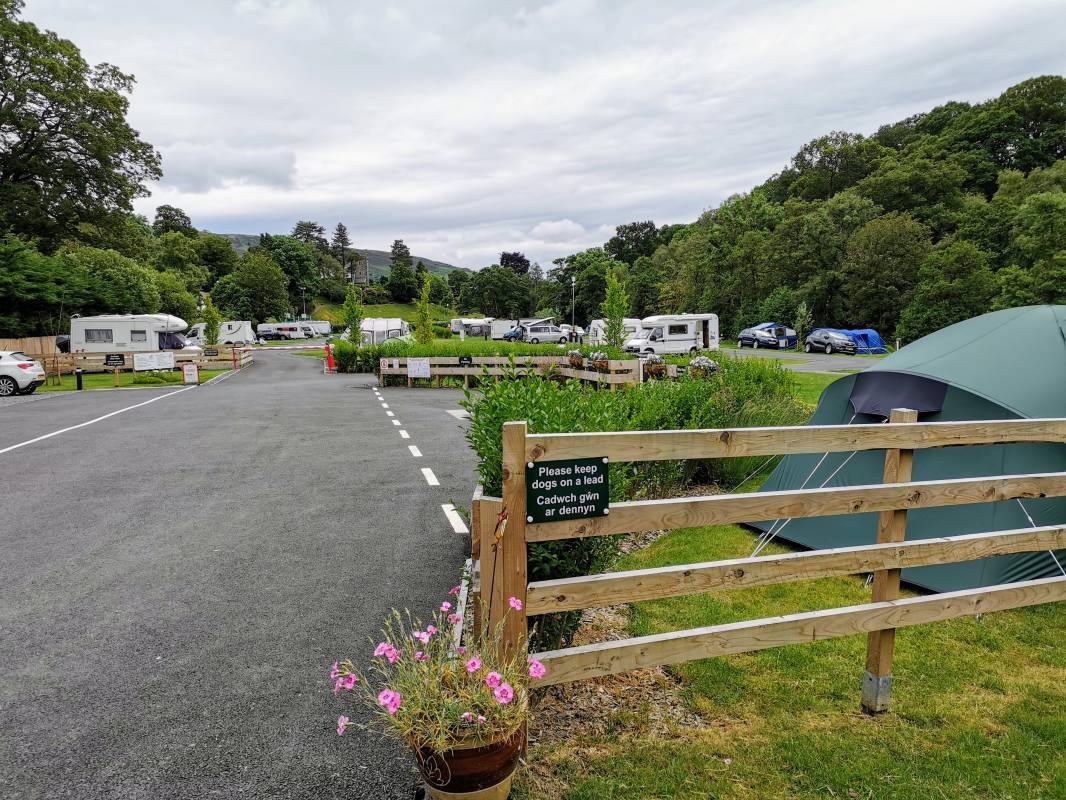 Wyeside Caravan & Camping Park — Campingplads in Rhayader