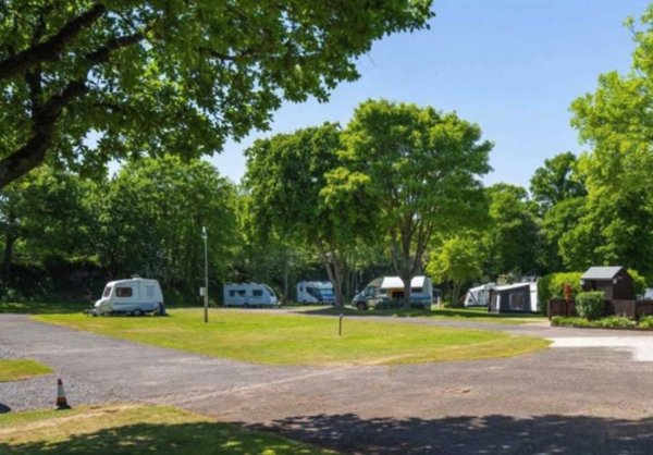 Ebury Hill Camping and Caravanning Club Site — Photo 2
