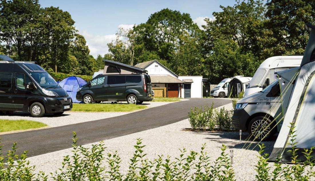 Bowness-on-Windermere Camping and Caravanning Club Site — Kemping in Bowness-On-Windermere