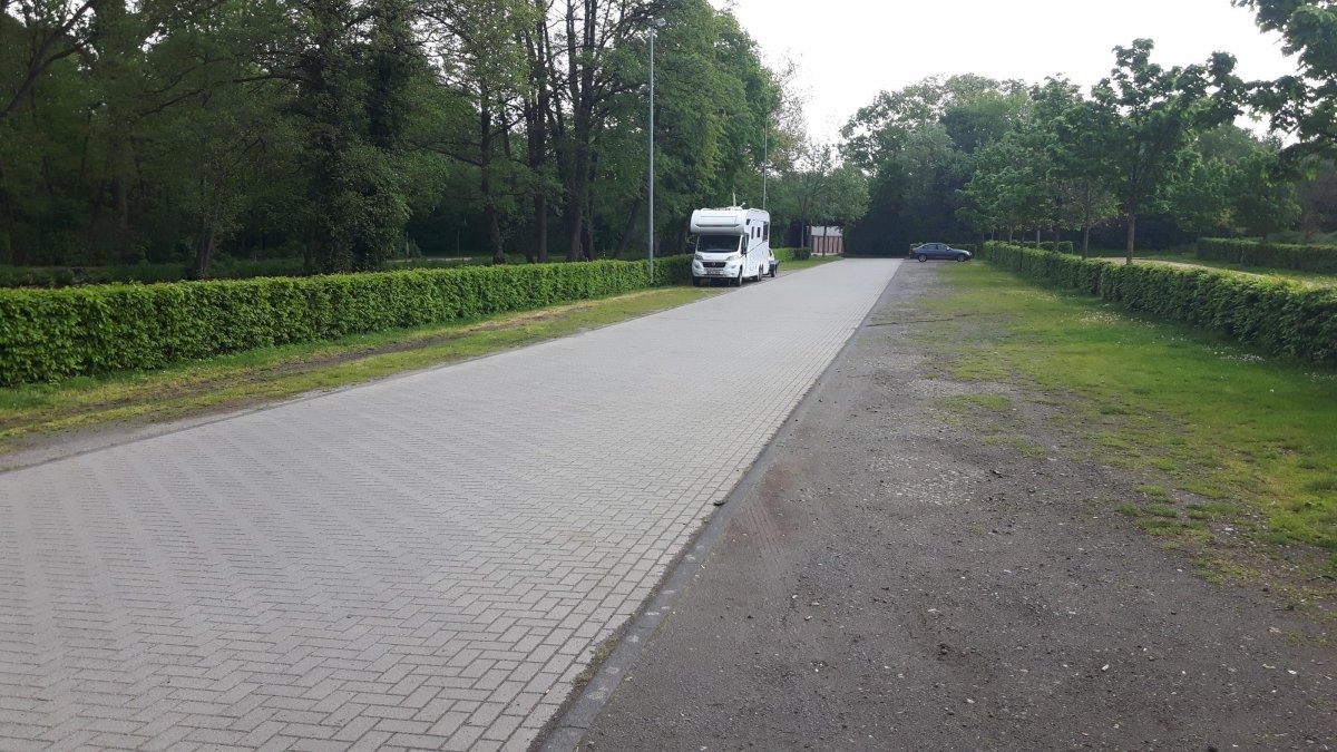 Stellplatz am Schloss Wickrath Mönchengladbach — Stellplatz in Mönchengladbach-Wetschewell