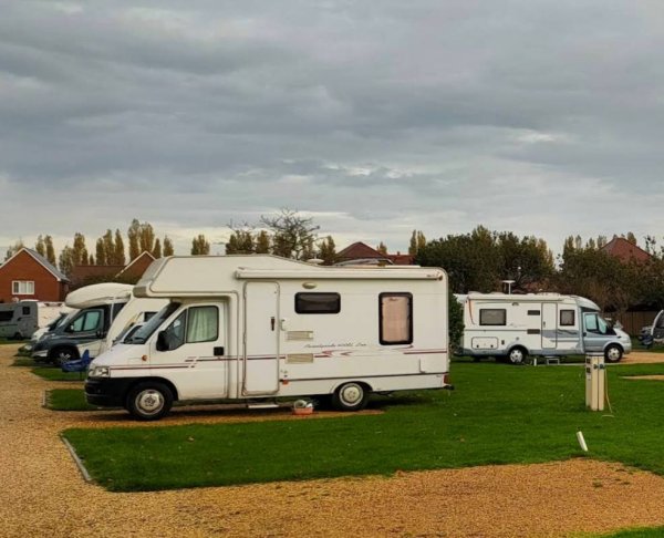 Chichester Camping and Caravanning Club Site — Foto 3