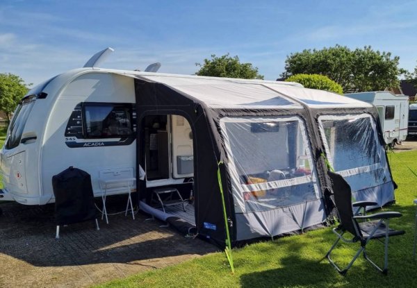 Chichester Camping and Caravanning Club Site — Photo 2