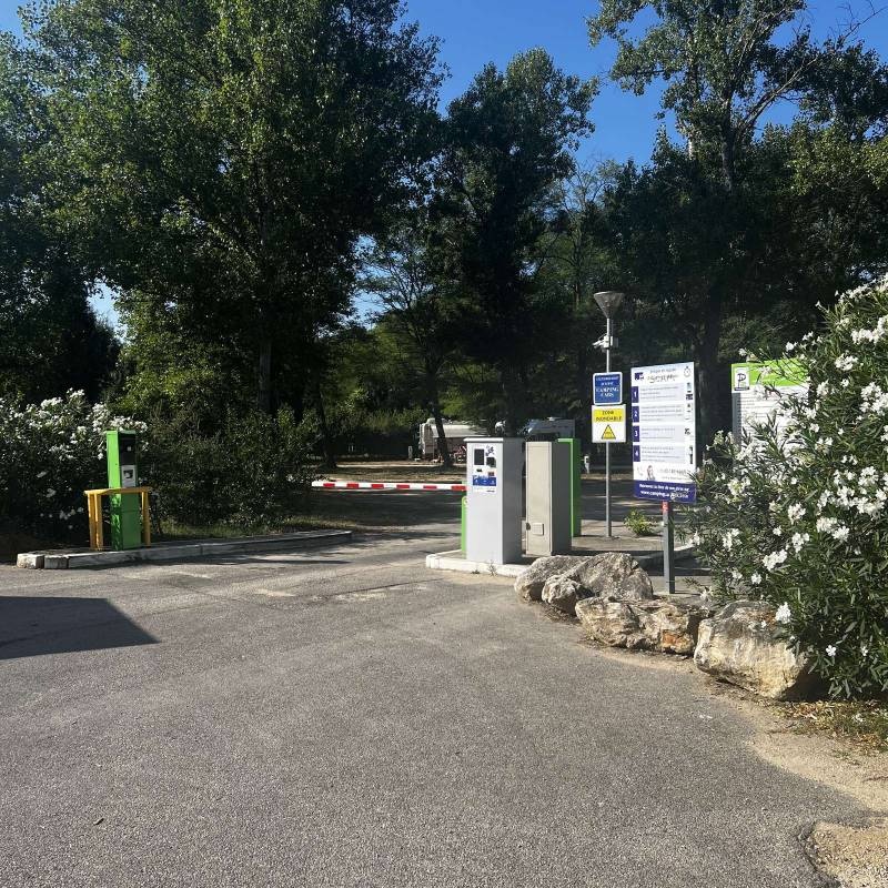 Stellplatz La Roque-sur-Cèze — Ställplats in La Roque-sur-Cèze