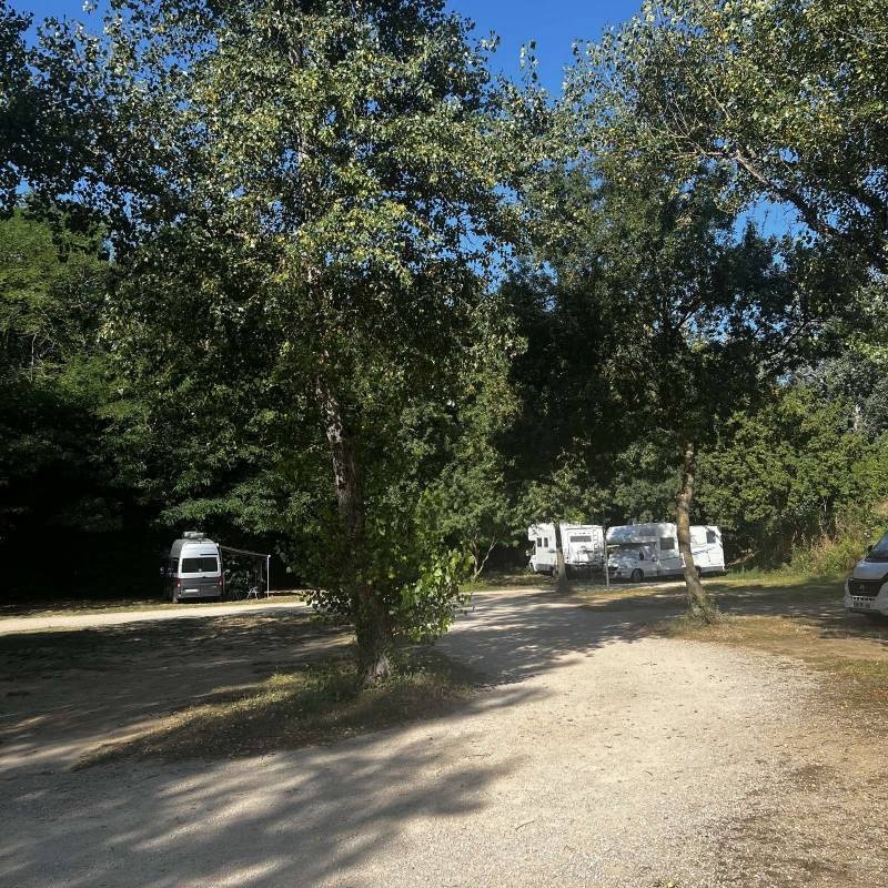 Stellplatz La Roque-sur-Cèze — Campervan Site in La Roque-sur-Cèze