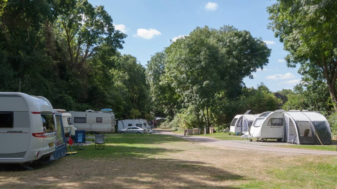 Cambridge Cherry Hinton Caravan Club Site — Kemping in Cherry Hinton, Cambridge