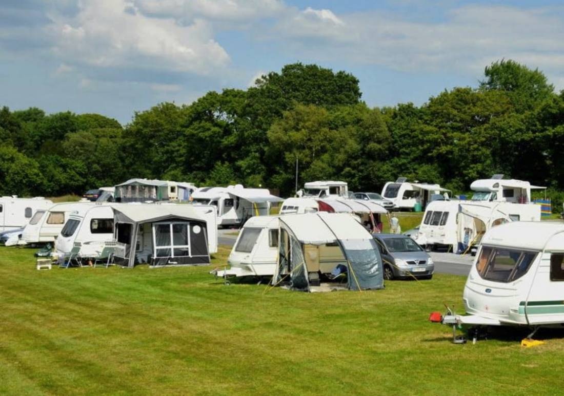 Shawsmead Caravan and Motorhome Club Campsite — Sítio de acampamento in Llanarth