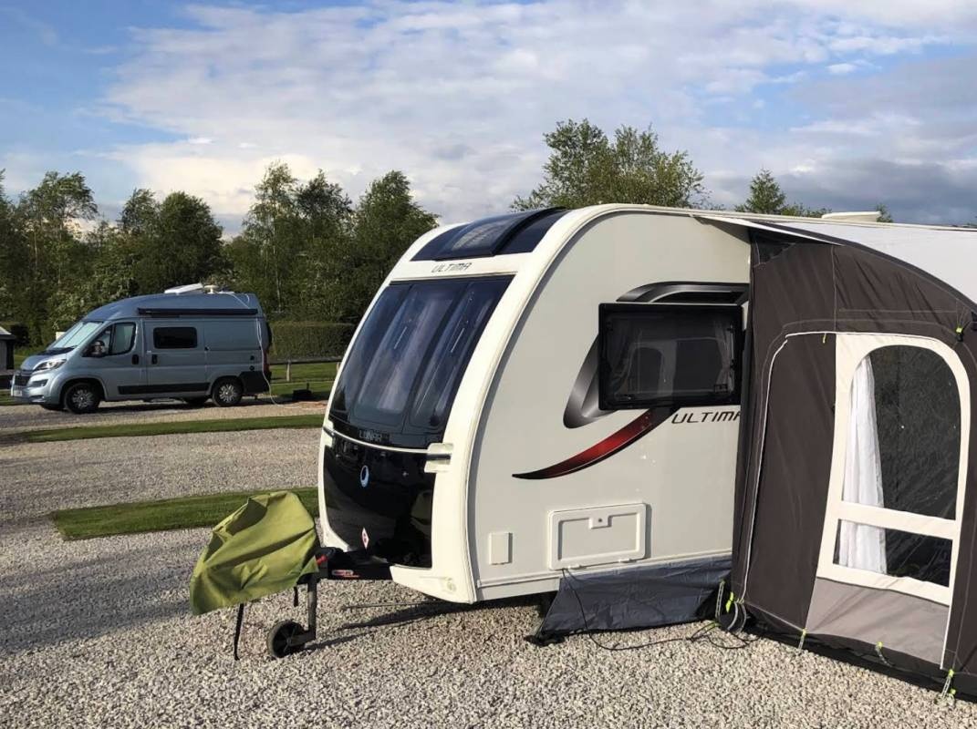 Poolsbrook Country Park Caravan and Motorhome Club Campsite — Місце для кемпінгу in Staveley, Chesterfield