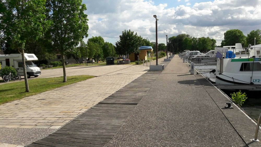 Hafen Mittersheim — Campervan Site in Mittersheim