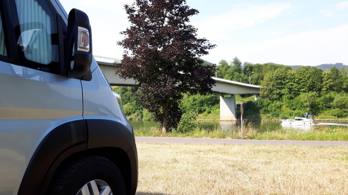 Stellplatz Zum Frauenberg Neef — Місце для кемперів in Neef