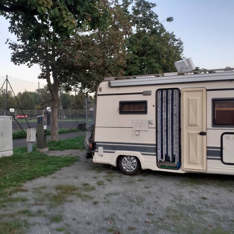 Wohnmobilstellplatz auf dem Festplatz — Campervan Site in Neustadt an der Aisch