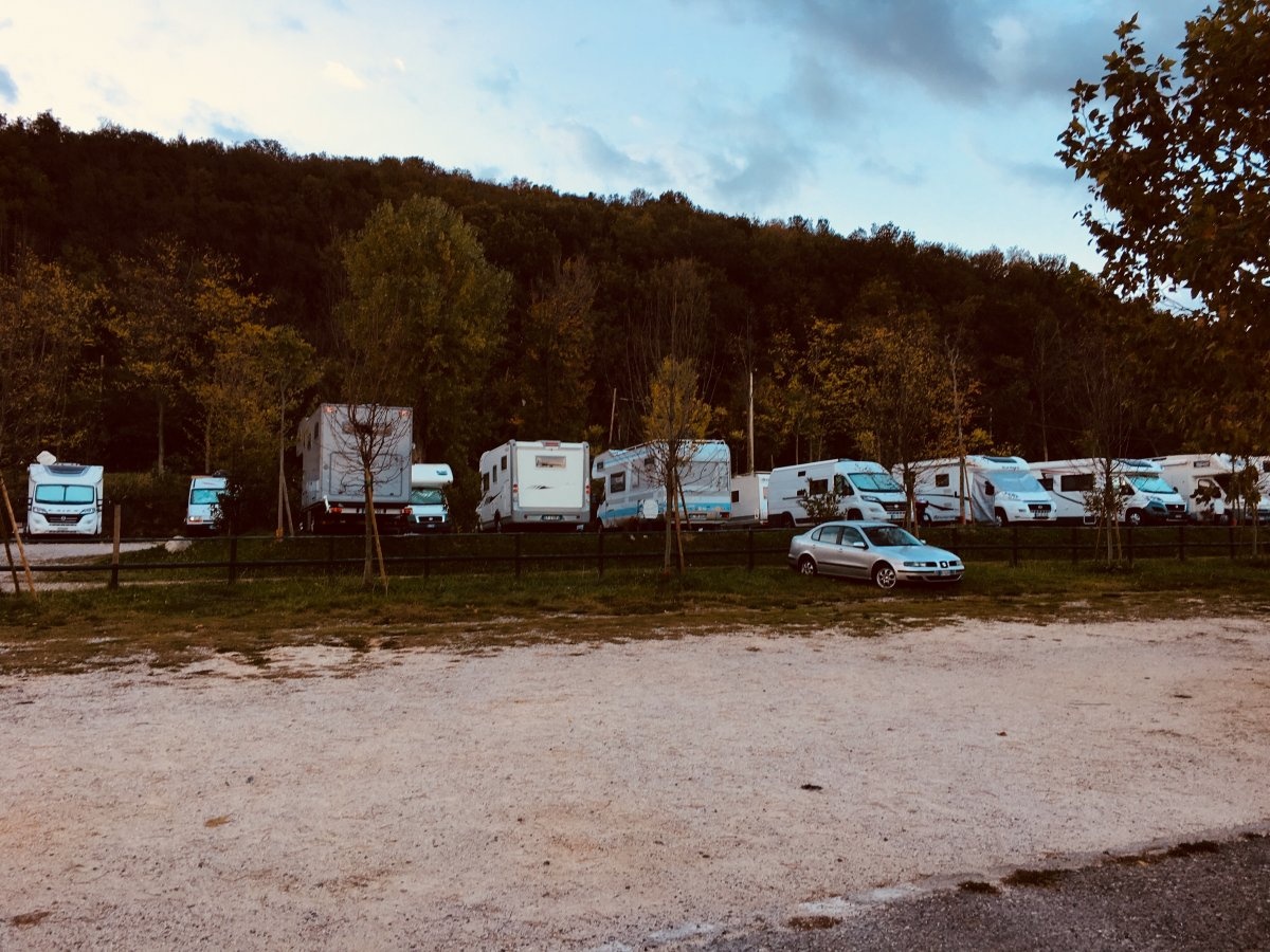 Area Sosta Camper La Spiaggia — 露营车营地 in Desenzano del Garda