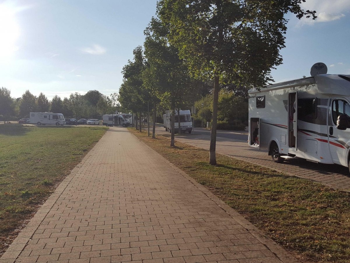 Stellplatz Hallenbad Hirschaid — Area di sosta in Hirschaid