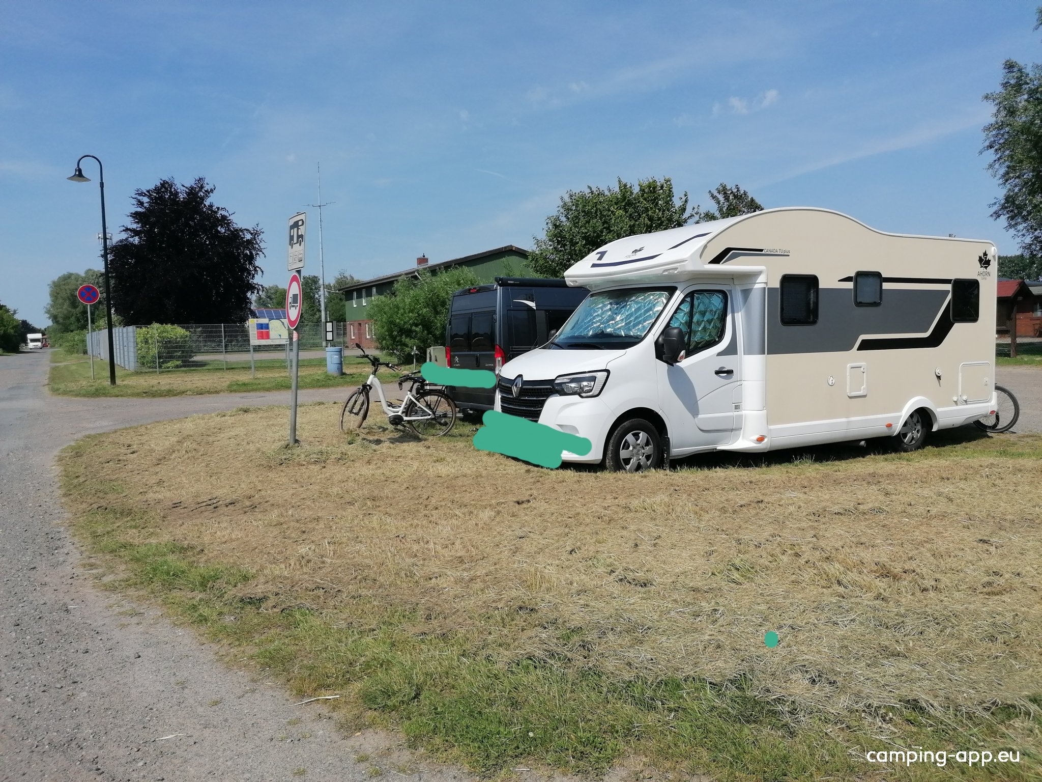 Stellplatz Ziegelstraße Wischhafen — Area Autocaravanas in Wischhafen