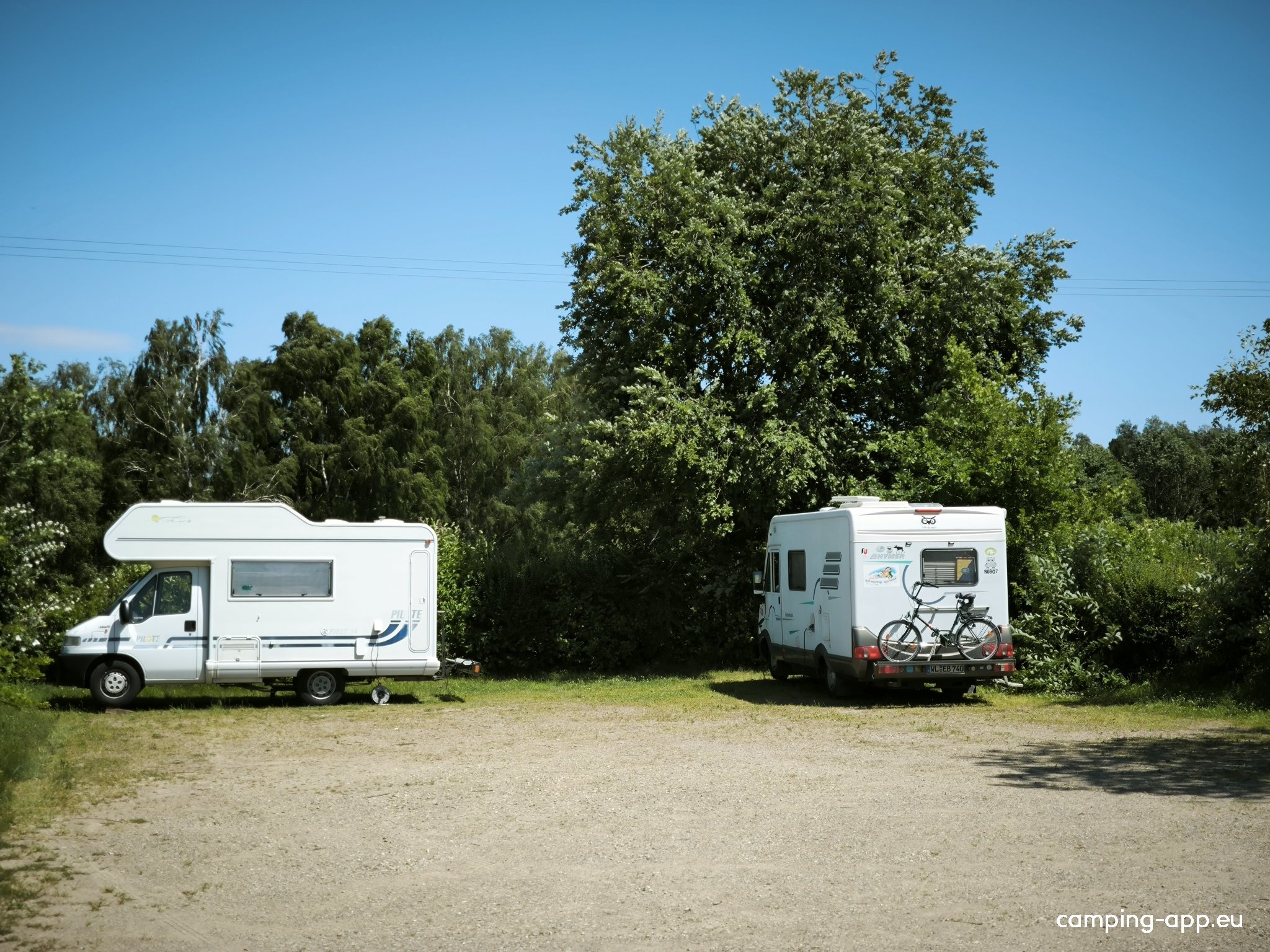Stellplatz bei der Wieskirche Moosbach — Campervan Site in Moosbach