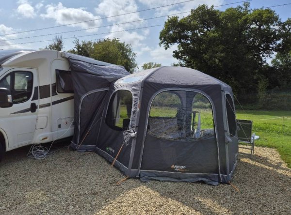 Moreton-in-Marsh Caravan and Motorhome Club Campsite — Photo 2
