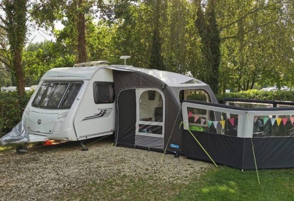Moreton-in-Marsh Caravan and Motorhome Club Campsite — Photo 4