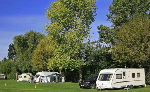 Tewkesbury Abbey Caravan Club Site — Photo 2