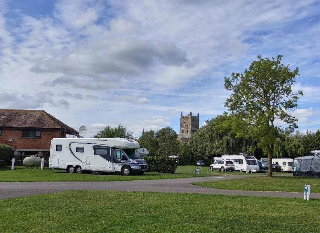 Tewkesbury Abbey Caravan Club Site — Kemping in Tewkesbury
