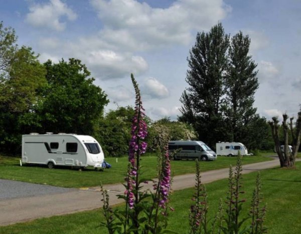 Moorhampton Caravan and Motorhome Club Campsite — Photo 4