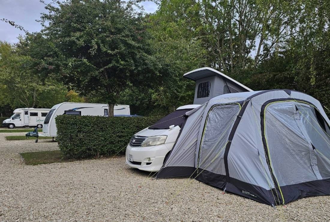 Broadway Caravan and Motorhome Club Campsite — Kemping in Broadway