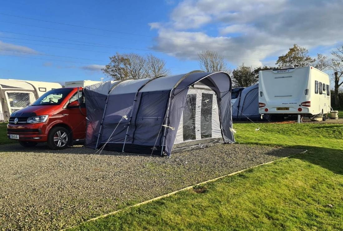 Camelford Caravan and Motorhome Club Campsite — Campingplass in Camelford