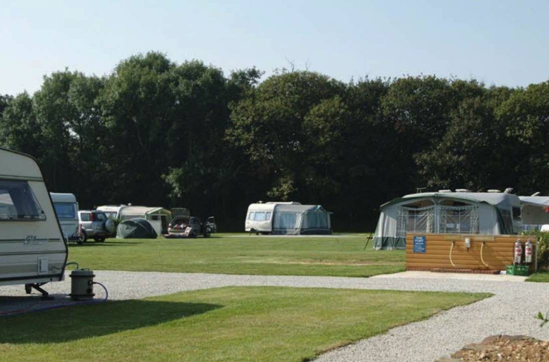 Carnon Downs Caravan and Motorhome Club Campsite — Campingplass in Truro