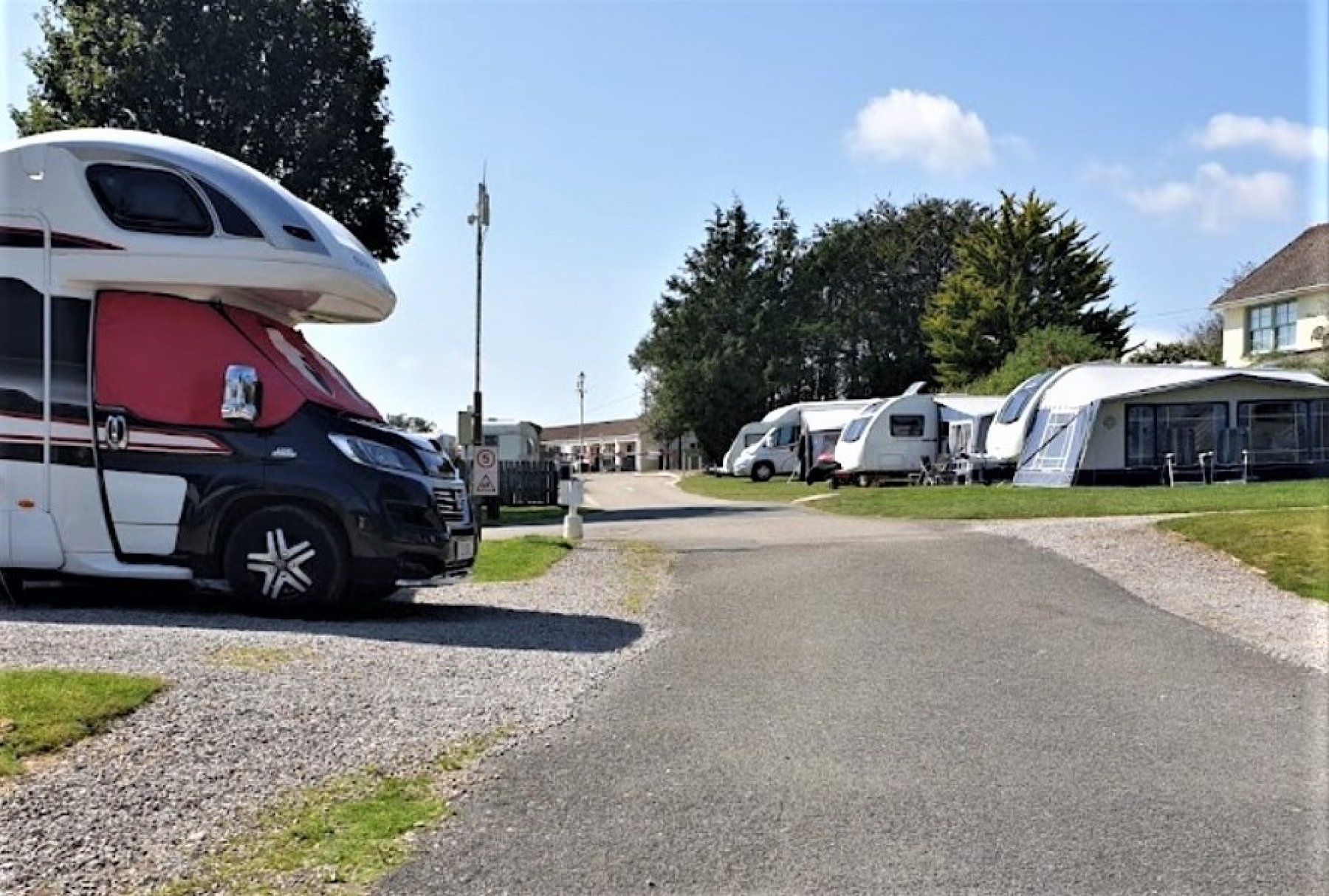Looe Caravan and Motorhome Club Campsite — Camping Site in Looe