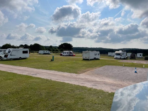 Exeter Racecourse Caravan Club Site — Photo 2