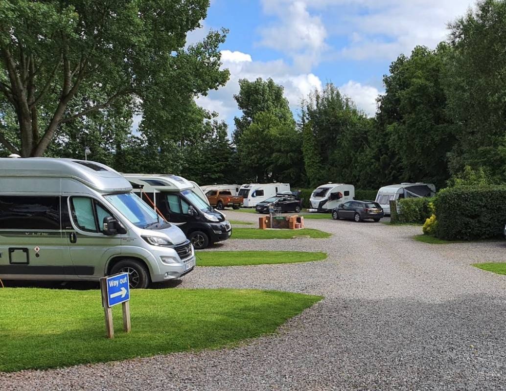 Minnows Touring Park — Kamp yeri in Tiverton