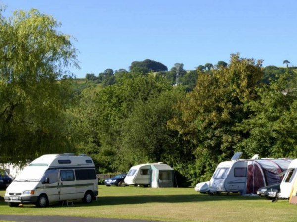 Steamer Quay Caravan and Motorhome Club Campsite — Photo 3
