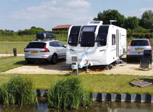 Fields End Water Caravan Park — Photo 3